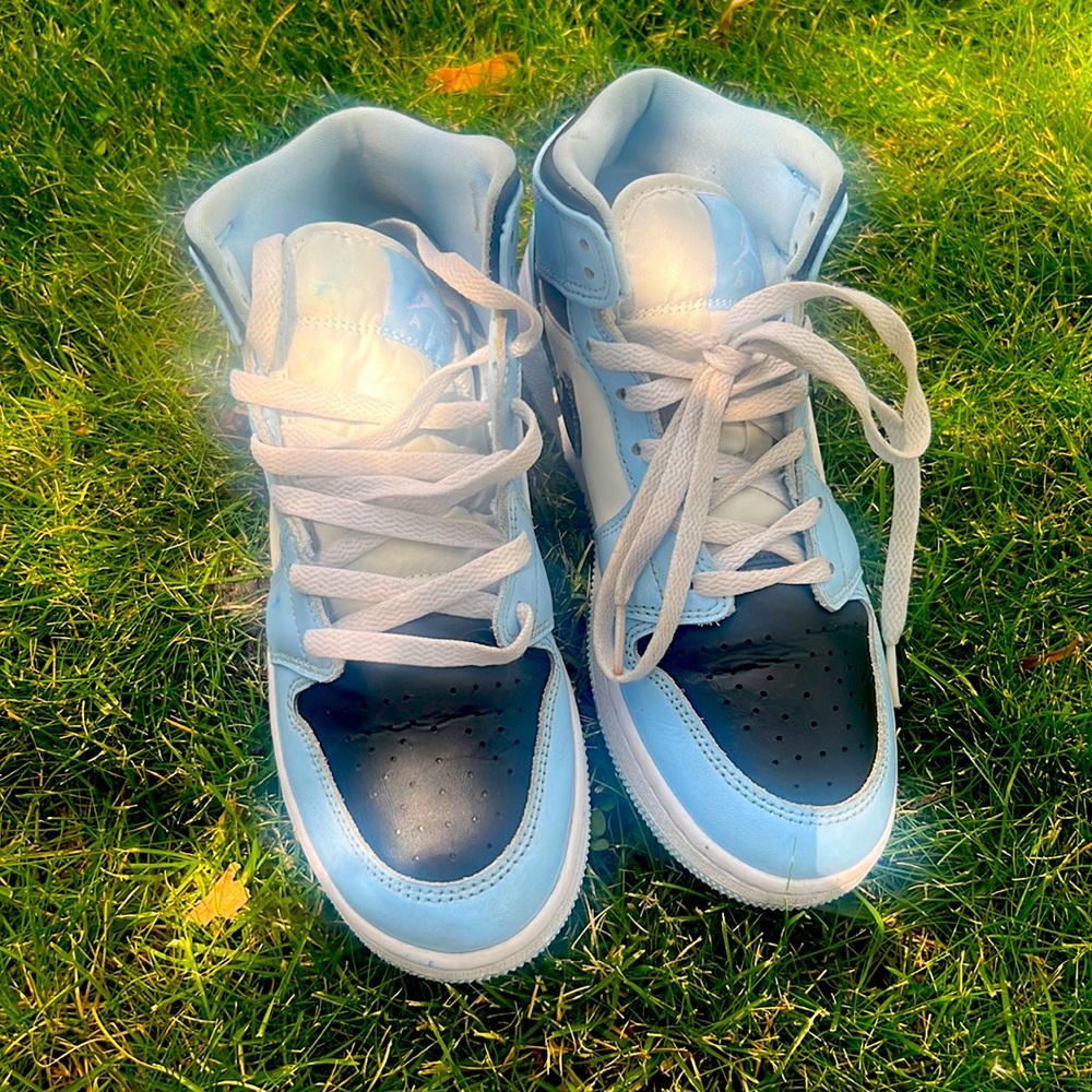 Jordan 1 mid blue white black